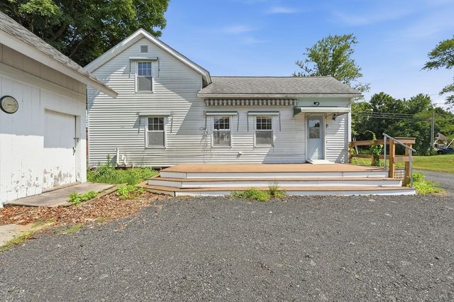 71 Chestnut St, Hatfield, MA 01038