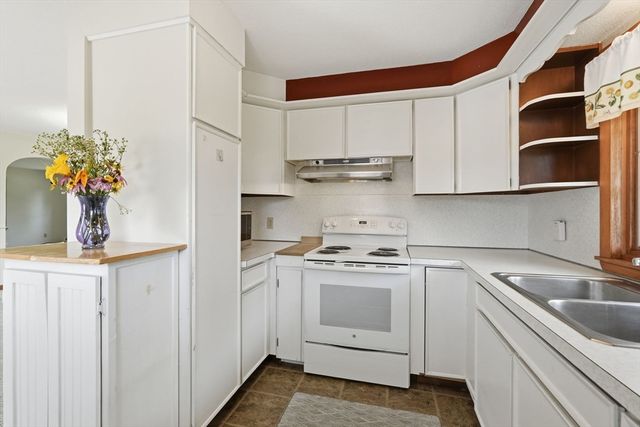71 Chestnut St, Hatfield, MA 01038