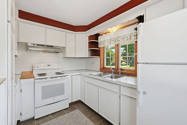 71 Chestnut St, Hatfield, MA 01038