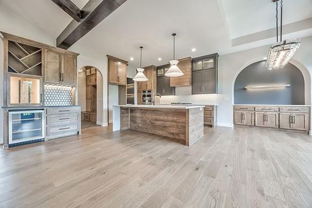 9718 W 176th Terrace, Overland Park, KS 66013