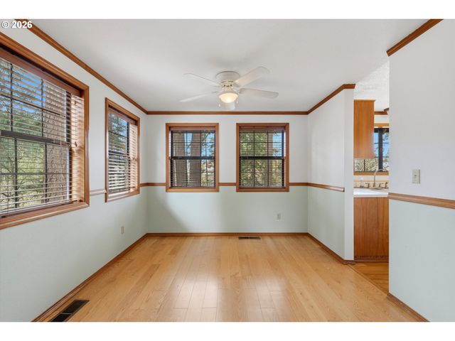 653 Sw TANGLEWOOD Cir, Mc Minnville, OR 97128