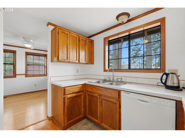 653 Sw TANGLEWOOD Cir, Mc Minnville, OR 97128