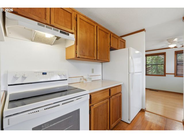 653 Sw TANGLEWOOD Cir, Mc Minnville, OR 97128