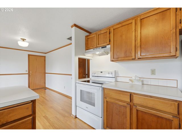 653 Sw TANGLEWOOD Cir, Mc Minnville, OR 97128