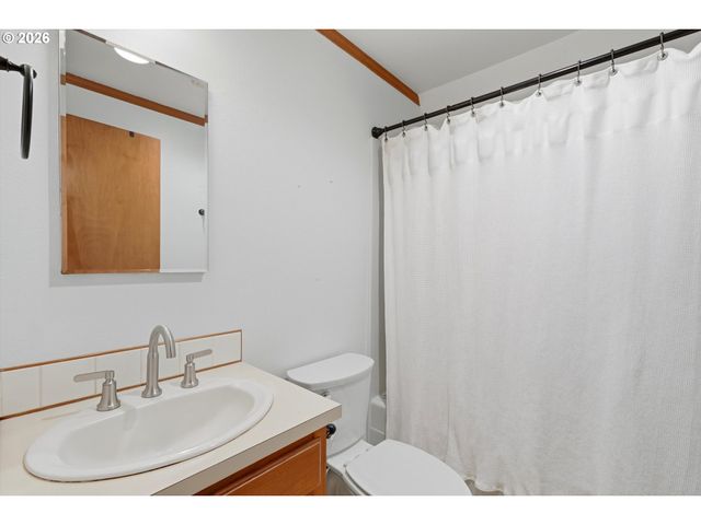 653 Sw TANGLEWOOD Cir, Mc Minnville, OR 97128