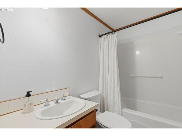 653 Sw TANGLEWOOD Cir, Mc Minnville, OR 97128