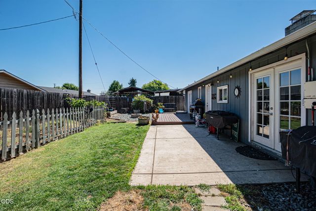 45 Ashley Place, Central Point, OR 97502