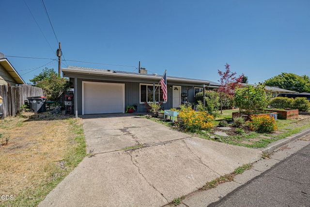 45 Ashley Place, Central Point, OR 97502