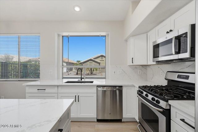 17320 N THORNBERRY Drive, Surprise, AZ 85374