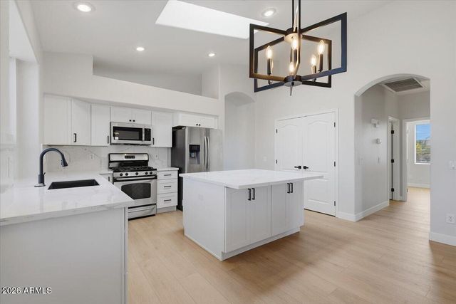 17320 N THORNBERRY Drive, Surprise, AZ 85374