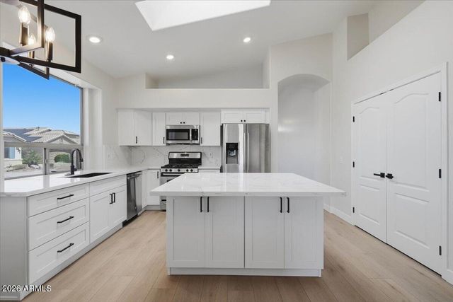 17320 N THORNBERRY Drive, Surprise, AZ 85374