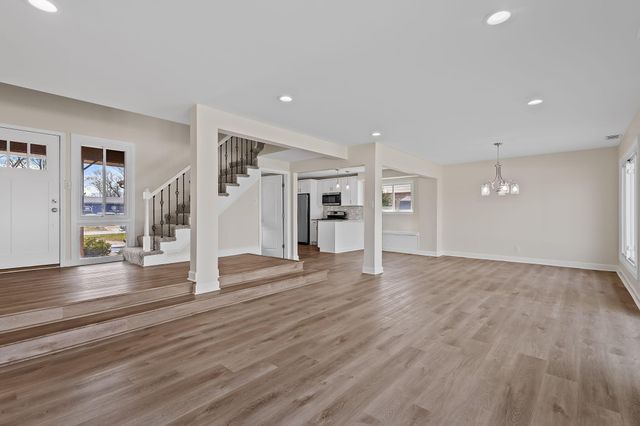 2600 W 59th Place, Merrillville, IN 46410