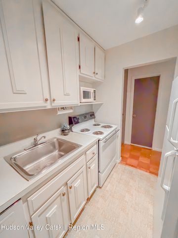 160 Academy Street 6 C, Poughkeepsie, NY 12601