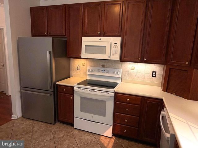 1601 COUNTRY CLUB DR, Springfield, PA 19064