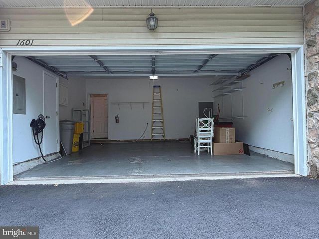 1601 COUNTRY CLUB DR, Springfield, PA 19064