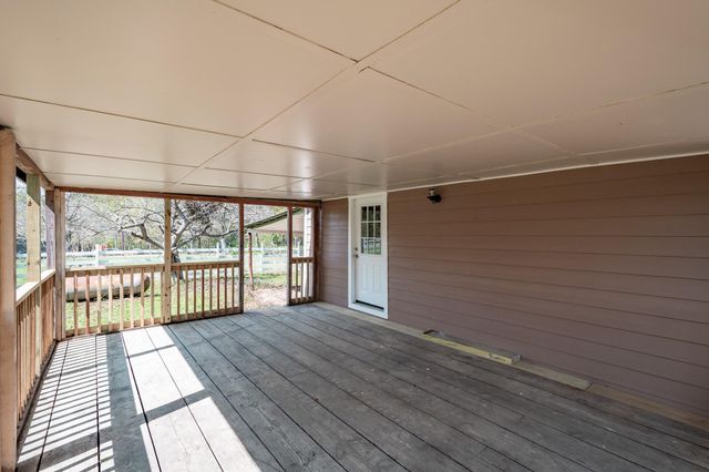 691 Myrtie Drive, Shepherd, TX 77371