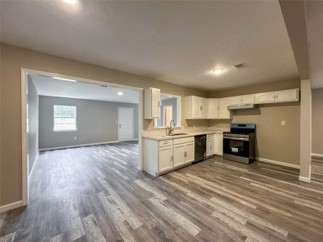 7710 Claiborne Street, Houston, TX 77016