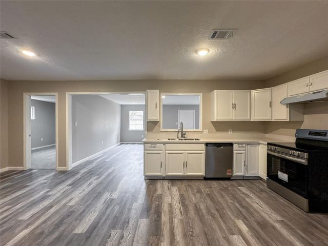 7710 Claiborne Street, Houston, TX 77016