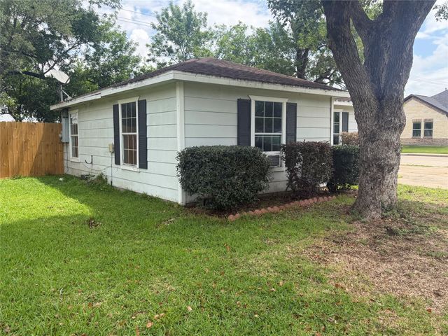1319 Bernard Street, Pasadena, TX 77506
