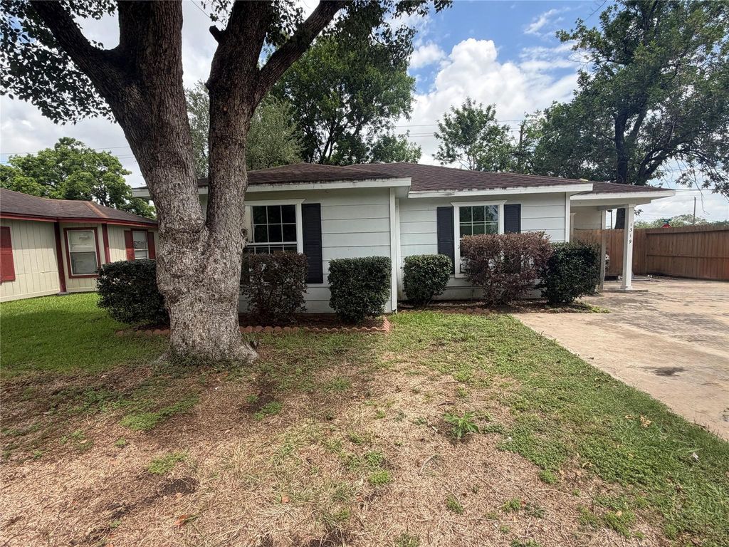 1319 Bernard Street, Pasadena, TX 77506
