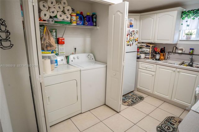 17425 NW 75th Pl 101, Hialeah, FL 33015