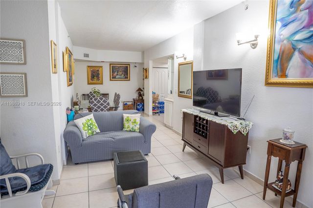 17425 NW 75th Pl 101, Hialeah, FL 33015