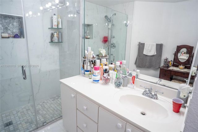 17425 NW 75th Pl 101, Hialeah, FL 33015