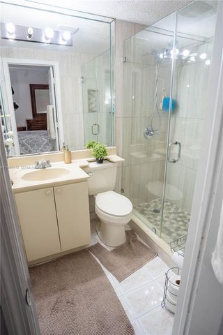 17425 NW 75th Pl 101, Hialeah, FL 33015