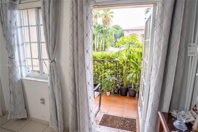 17425 NW 75th Pl 101, Hialeah, FL 33015