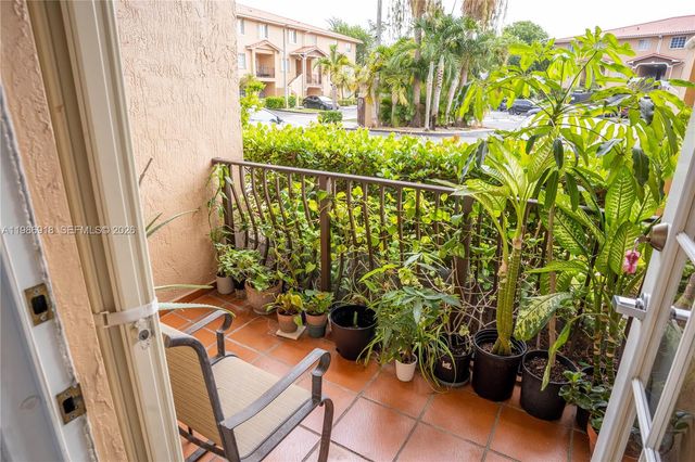 17425 NW 75th Pl 101, Hialeah, FL 33015