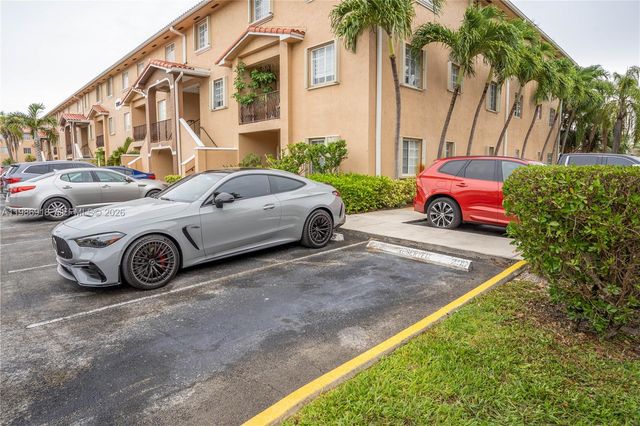 17425 NW 75th Pl 101, Hialeah, FL 33015