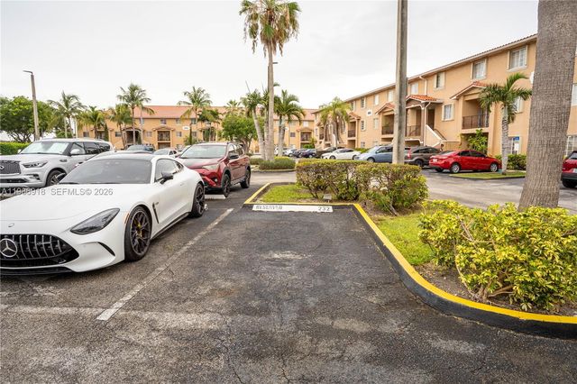 17425 NW 75th Pl 101, Hialeah, FL 33015