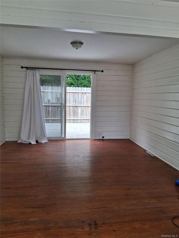 11 Chestnut Street, Newburgh, NY 12550
