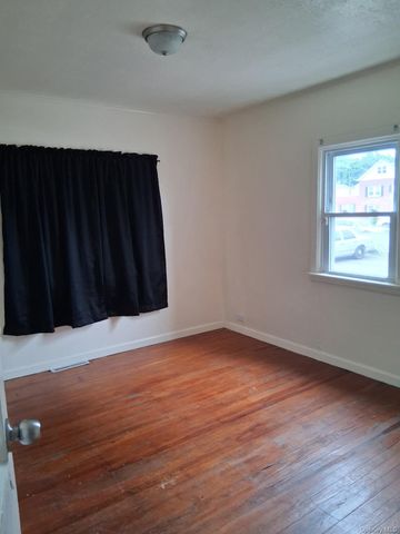 11 Chestnut Street, Newburgh, NY 12550