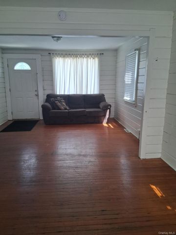 11 Chestnut Street, Newburgh, NY 12550