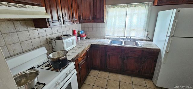 11 Chestnut Street, Newburgh, NY 12550