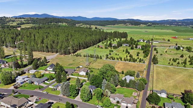 14918 N MCKINNON Ct, Mead, WA 99021