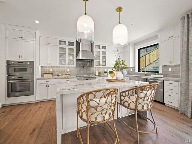 31 Erin Dr, San Rafael, CA 94903