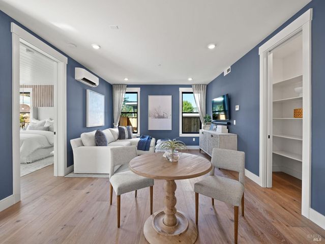 31 Erin Dr, San Rafael, CA 94903