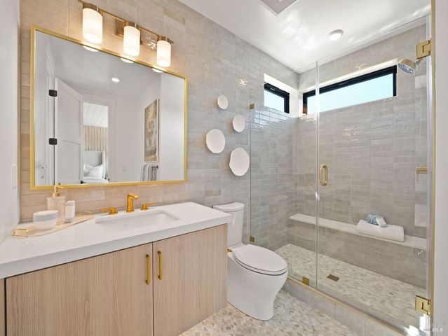 31 Erin Dr, San Rafael, CA 94903