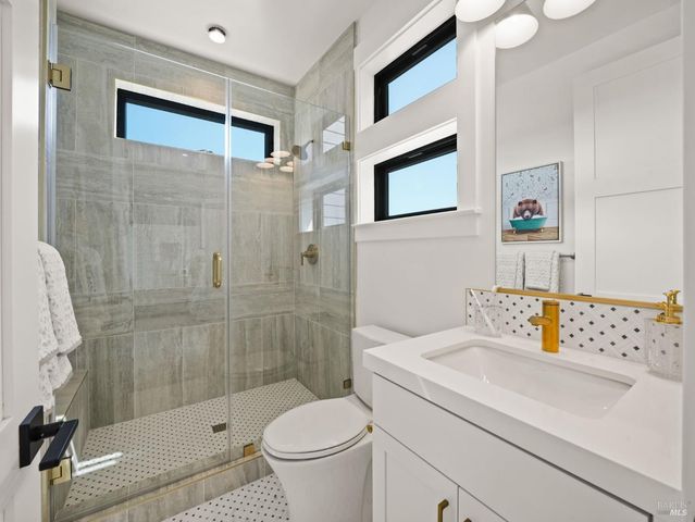 31 Erin Dr, San Rafael, CA 94903