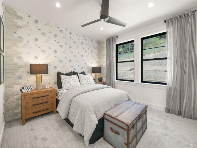 31 Erin Dr, San Rafael, CA 94903