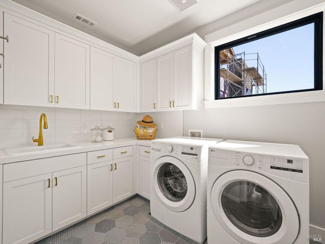 31 Erin Dr, San Rafael, CA 94903