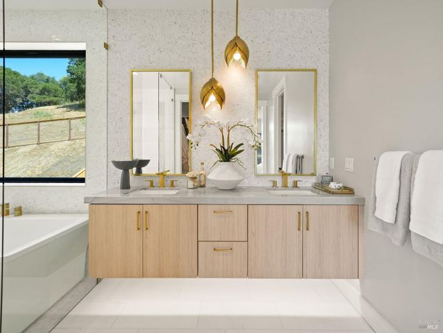 31 Erin Dr, San Rafael, CA 94903