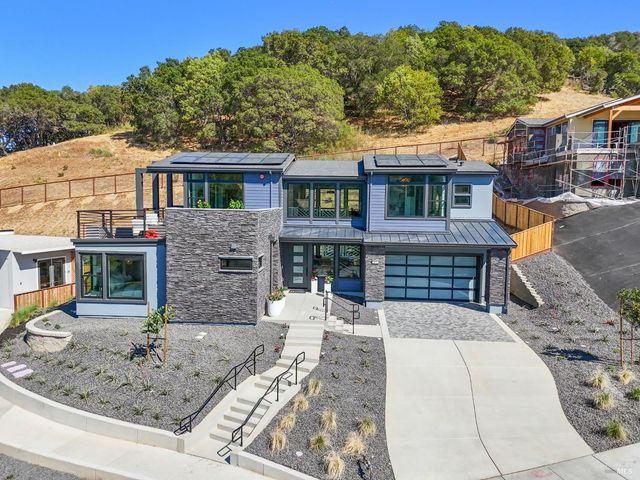 31 Erin Dr, San Rafael, CA 94903