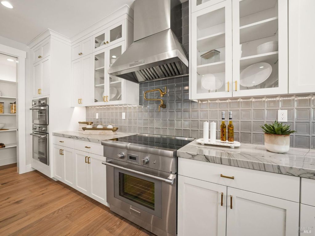 31 Erin Dr, San Rafael, CA 94903