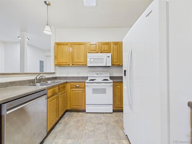 11624 W 62nd Place 102, Arvada, CO 80004