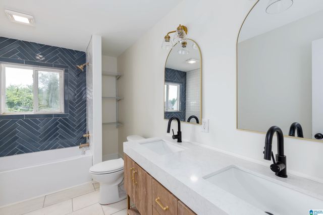 524 LYNN CIRCLE, Mount Olive, AL 35117