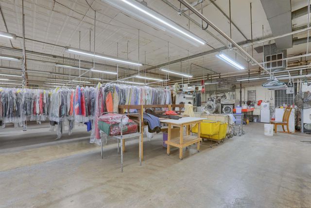 2854 E 7 Mile Road, Detroit, MI 48234