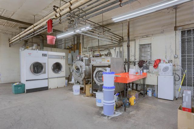 2854 E 7 Mile Road, Detroit, MI 48234